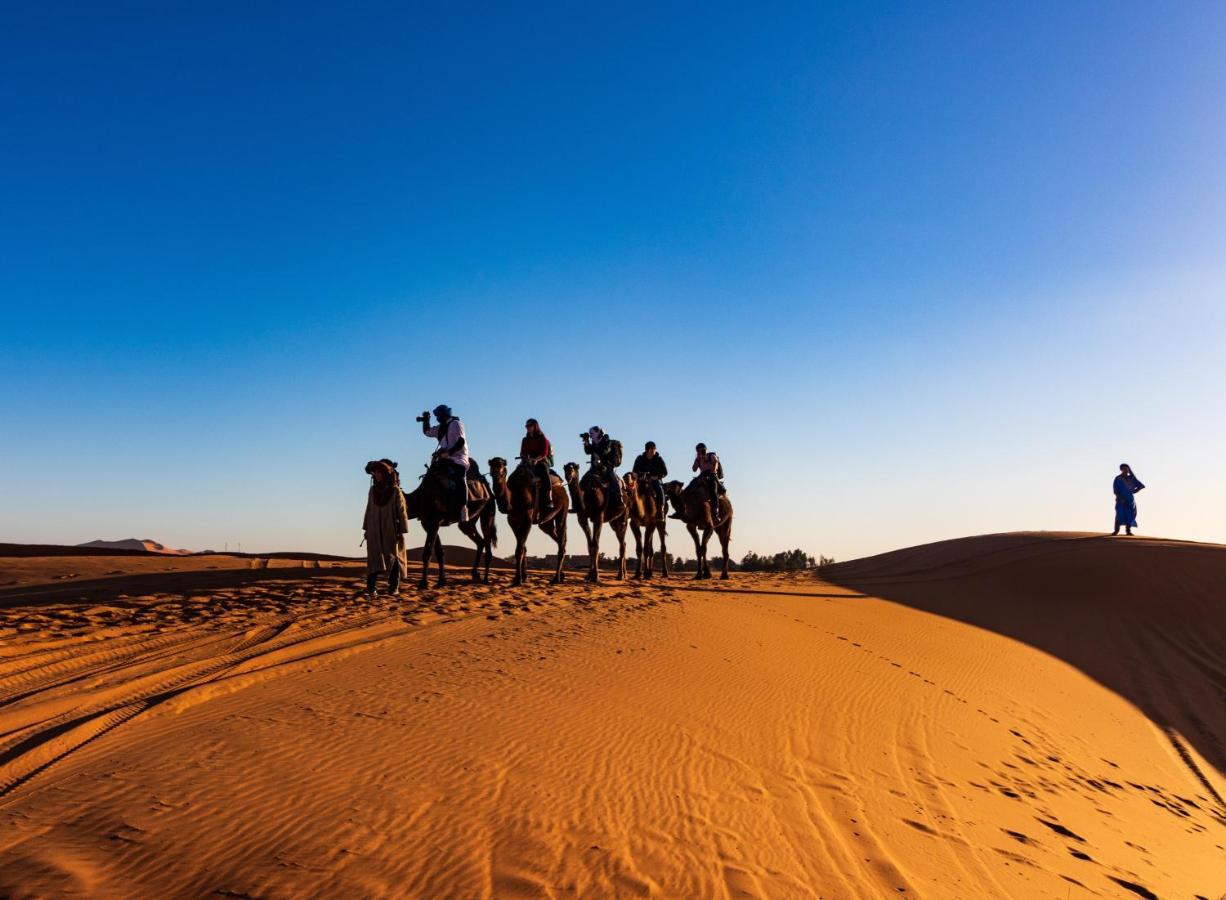 Les Roches Desert Camp เมอร์ซูกา ภายนอก รูปภาพ